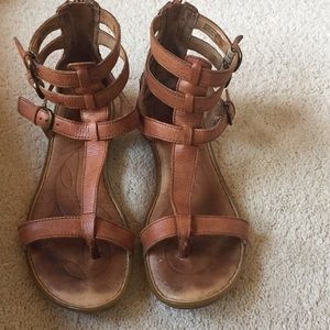 Born sandals